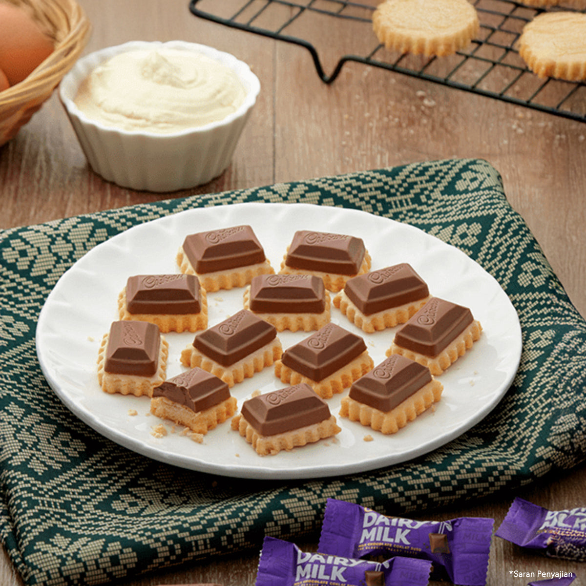 Cadbury Dairy Milk Chunks Toples 382g, Cokelat Susu | Neaps Jar